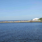 Wschodnia strona plaży widziana od zachodniego falochronu.