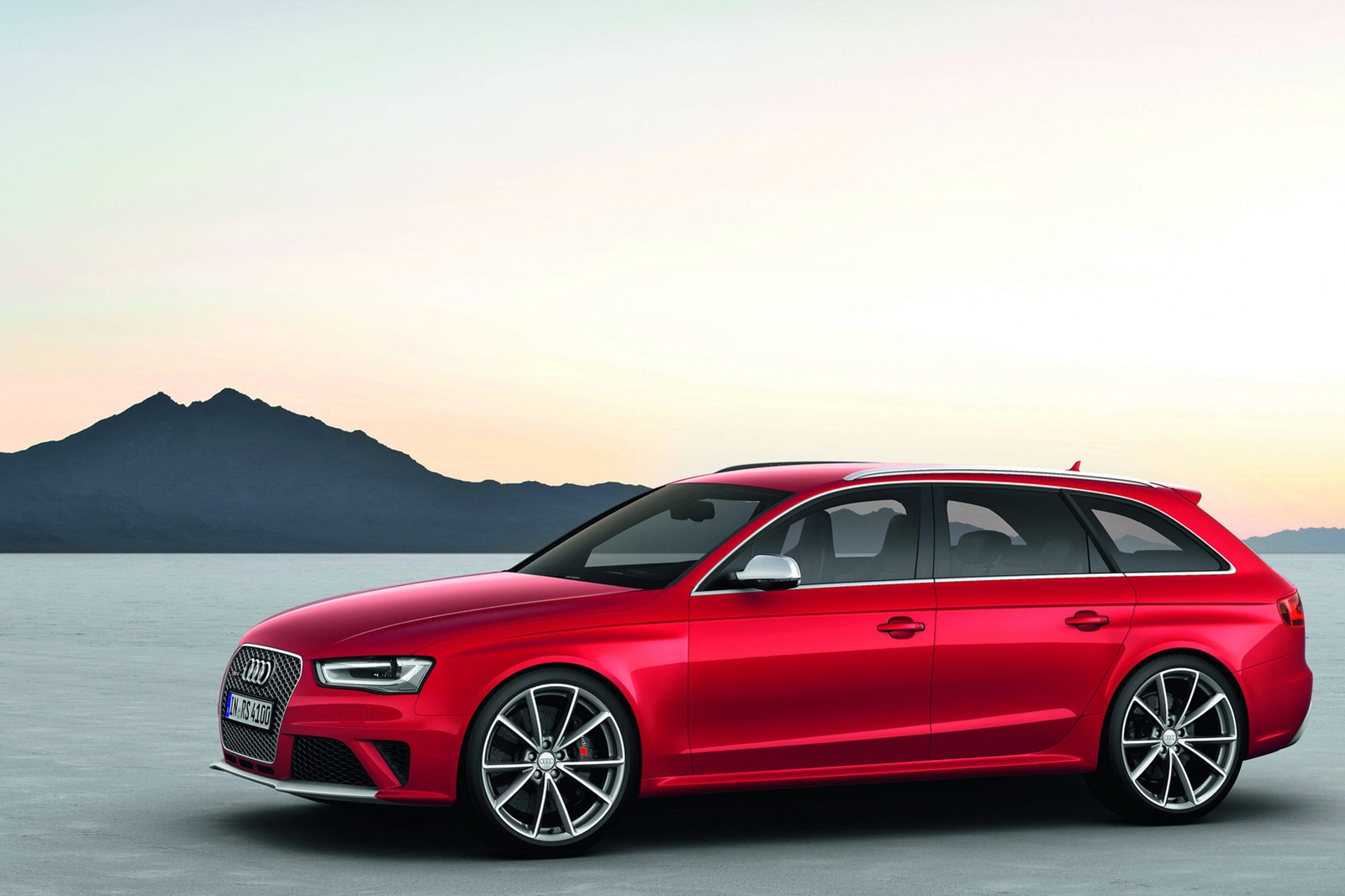 [2013-Audi-RS4-Avant-16%255B2%255D.jpg]