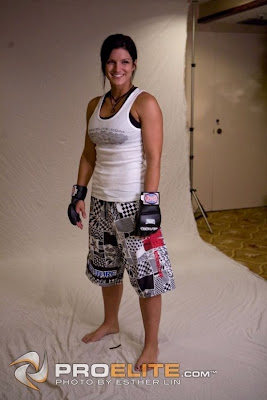female-thai-boxer