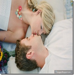 Kissing-blonde-couple-romance-love-each-other Kissing-blonde-couple-romance-love-each-other