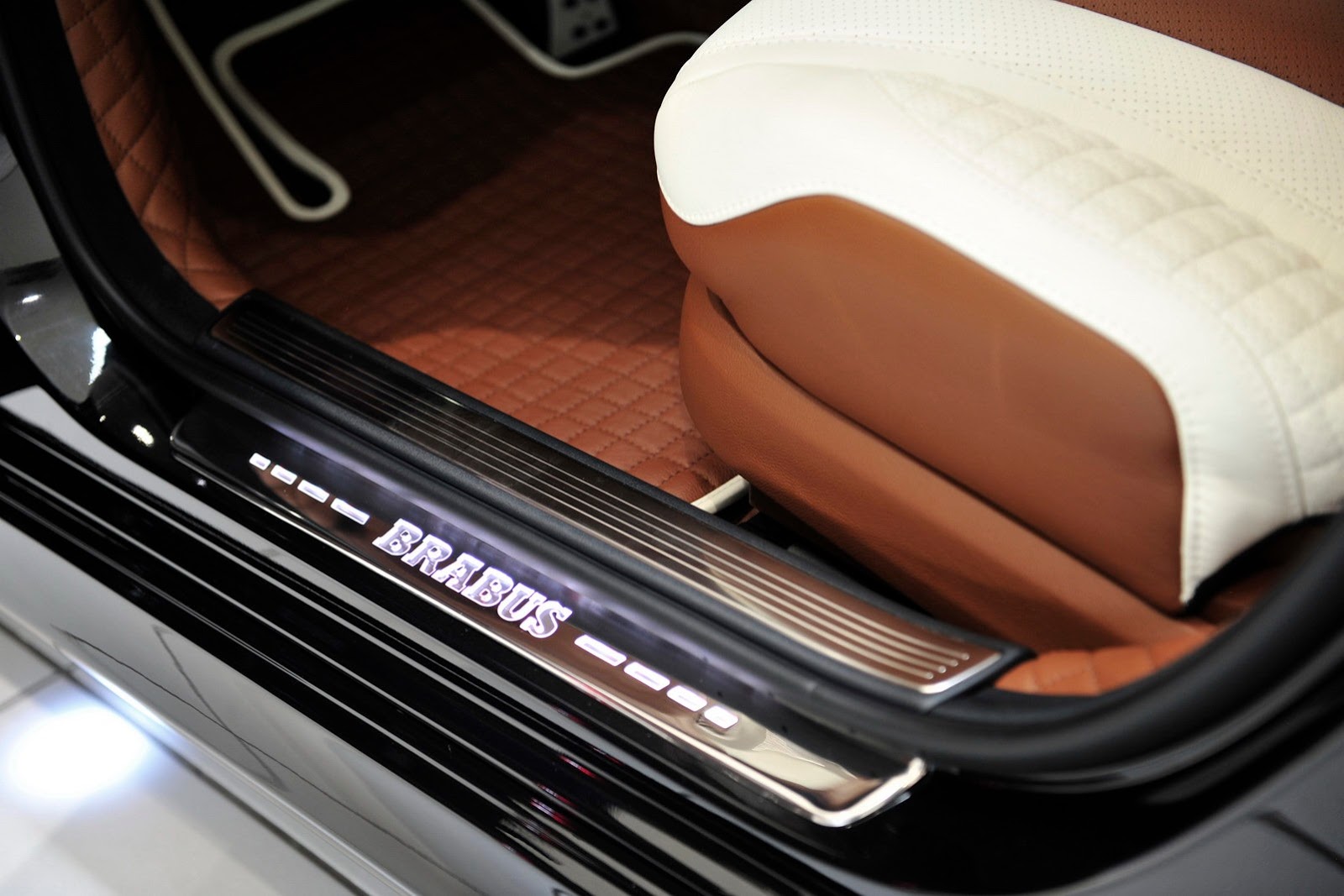 [Brabus-850-Biturbo-iBusiness-25%255B2%255D.jpg]