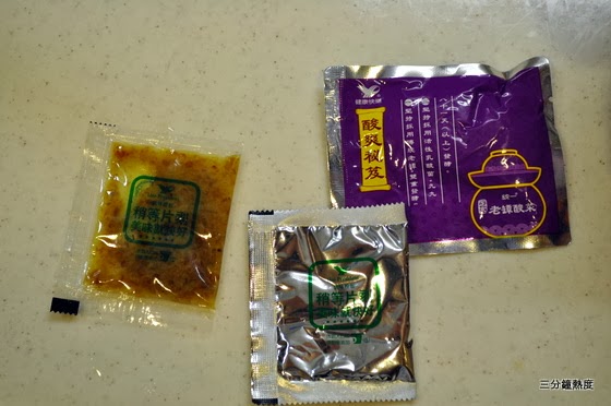 統一老壇酸菜牛肉麵(調味包x3) 統一老壇酸菜牛肉麵(調味包x3)