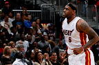 lebron james nba 121109 mia at atl 09 King James wears 5 Colorways of Nike LeBron X in 6 Games