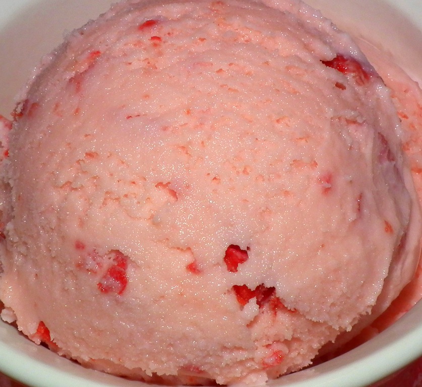 [Cherry-Pie-Filling-Ice-Cream4.jpg]