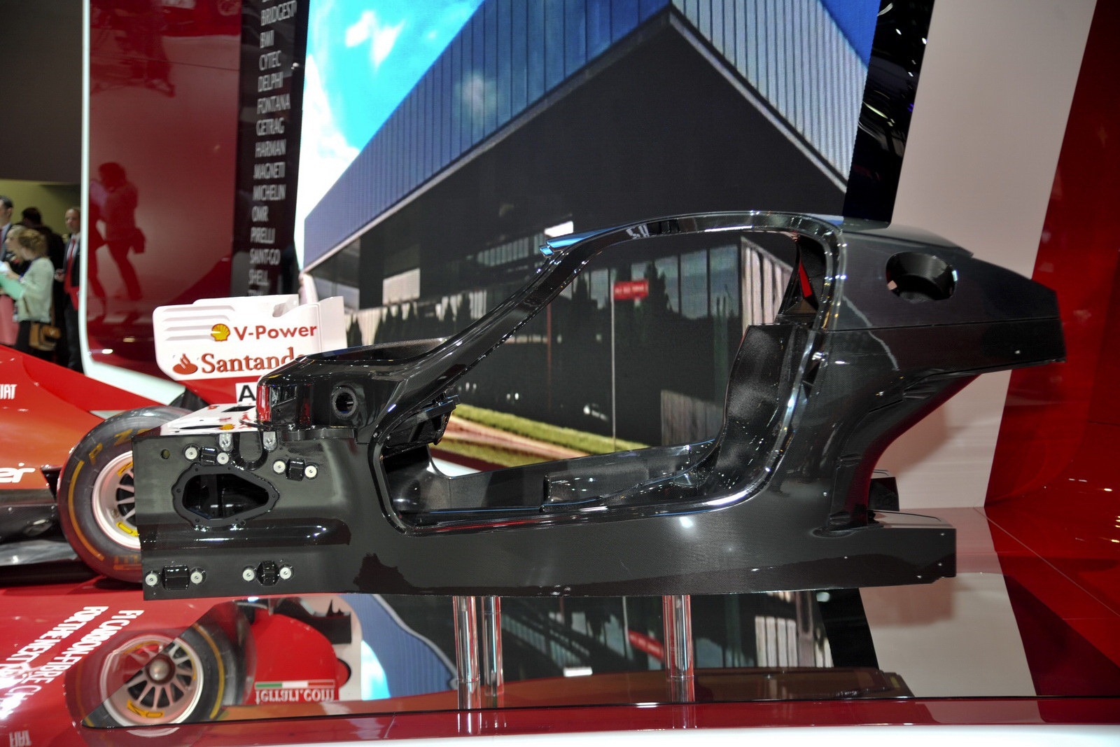 [Ferrari-Carbon-Chassis-4%255B3%255D%255B2%255D.jpg]