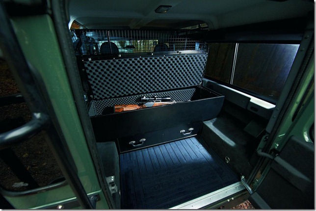 Land-Rover-Defender-Blaser-Edition-4