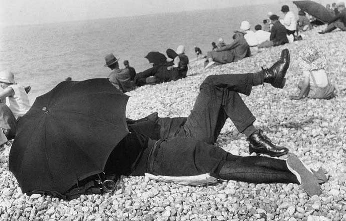 [Henri%2520Cartier%2520Bresson%2520homem%2520e%2520mulher%255B6%255D.jpg]