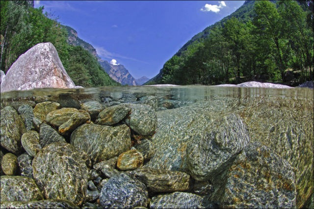 [incredibly_clear_waters_of_the_verzasca_river_640_08%255B3%255D.jpg]