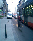 Rue de Lausanne, inauguration de la piste anti-cyclable: épisode 2. Photo: dani