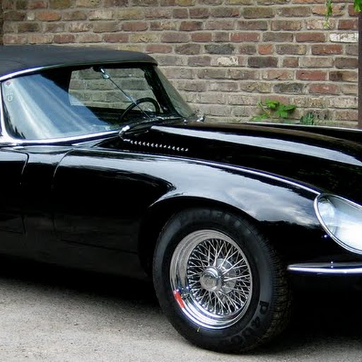 Malcolm Sayer (Constructor of Jaguar C+D+E+XJ13+XJS) would have been plesased to see if every E-Type would be in this elegance. Jaguar XK-E, with Head-Light-Cover-Kit. The Head-Lamp-Cover Conversion-Kit made by designer Stefan Wahl in the tradition of Malcolm Sayer. / Jaguar e-Type mit Scheinwerferabdeckungen, designed und hergestellt von Designer Stefan Wahl in der Tradition von Malcolm Sayer.