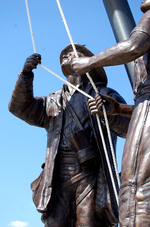 [memorialstatues116.jpg]