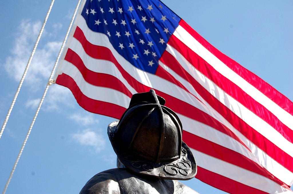 [memorialstatues206.jpg]