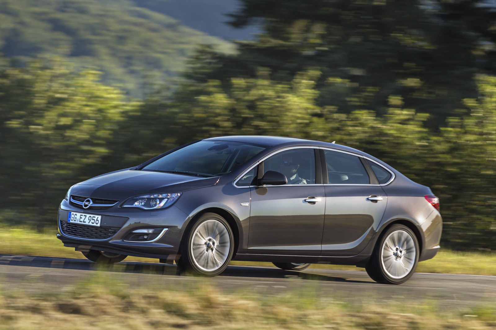 [2013-Opel-Astra-8%255B2%255D.jpg]