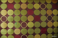 Ekskluzywna trudnopalna tkanina w kółka. Na zasłony, poduszki, narzuty, dekoracje. Purpurowa, zielona.