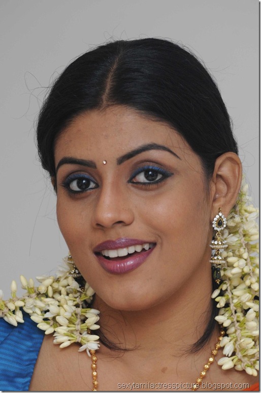 vaagai_sooda_vaa_Iniya_in_Half_Saree_Photo_02