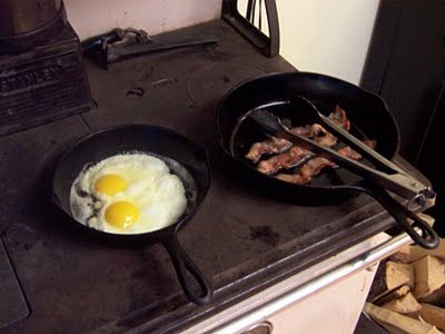 [eggs_and_bacon_wood_style_lg%255B3%255D.jpg]