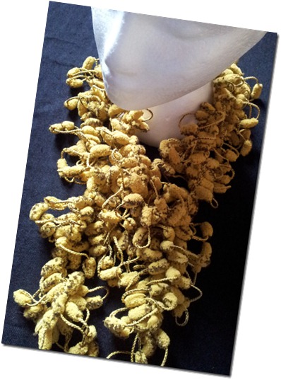 Bumble' &lsquo;B&rsquo; Boa
