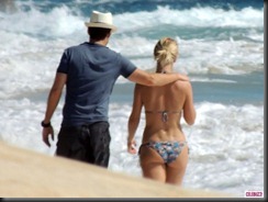 Julianne-Hough-Bikini-Mexico-with-Ryan-Seacrest-5-900x675