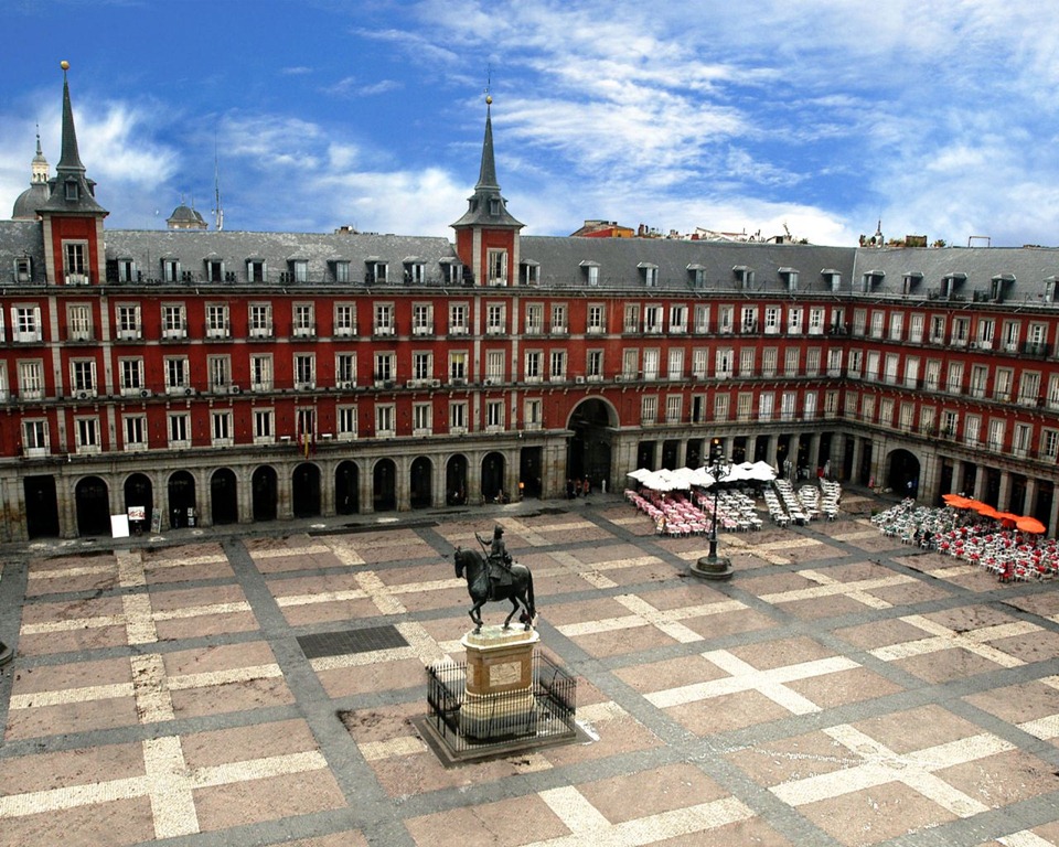[Madrid_plaza_mayor%255B4%255D.jpg]