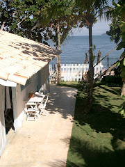 Picture of Os arredores da Pousada Pé na Areia. Photo number 3798411294 by Pousada Pé na Areia - Charming, fully decorated sea facing chalets located on Boiçucanga beach, on São Paulo northern shore. Boiçucanga is a beach with calm waters and woundrous sunset, surrounded by the Atlantic Rainforest and by very good restaurants. There also is a complete services infrastructure that includes supermarkets and shopping malls. You can find all that and much more at “Pé na Areia” (aka “Esquina da Mentira”), the perfect place for spending your vacations and weekends, or even having your own house at the sea.