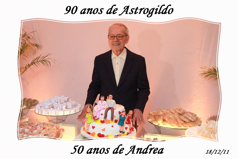 Fotos de Astrogildo e Andrea - 18.12.11. Foto numero 02 da Social Click Fotografia Digital, do Rio de Janeiro, RJ, que faz fotos divertidas, fotos malucas, fotos com fantasias, fotos na hora, fotografia maluca, fotografia divertida com molduras personalizadas. victor miguel foto brinde social click camarim movel digital valerio v&v fotos divertidas malucas maluca animadas animado fotografo no rj fotógrafo de casamentos debutante noiva aniversario 15 anos