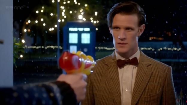 [Doctor.Who.2005.Christmas.Special.2011.The.Doctor.The.Widow.And.The.Wardrobe.HDTV.XviD-FoV.avi_snapshot_55.37_%255B2011.12.29_19.01.29%255D%255B2%255D.jpg]