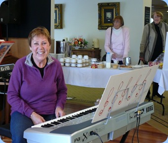 Yvonne Moller preparing to play her Korg Pa1X. With Club members Dagmar Tennant and Val Alison watching-on. Photo courtesy of Dennis Lyons.