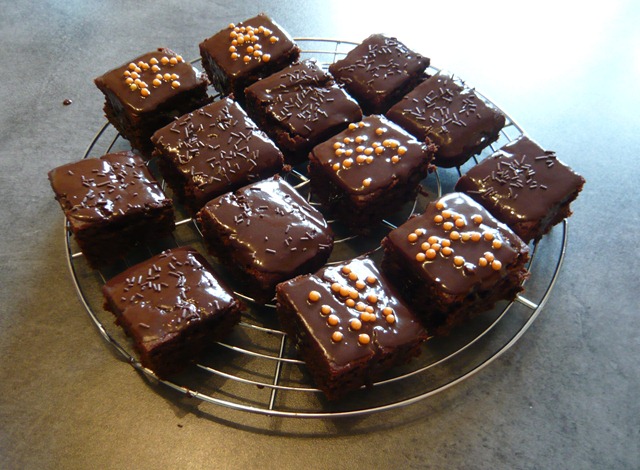 [honey%2520chocolate%2520cake3%255B3%255D.jpg]