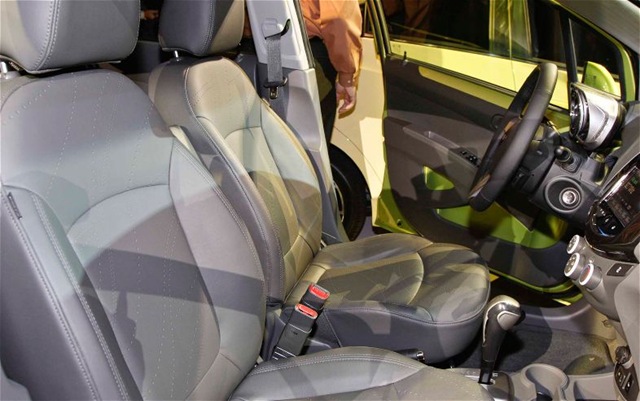 [2013-Chevrolet-Spark-front-seats%255B2%255D.jpg]