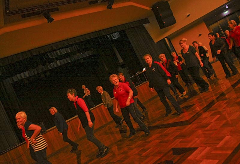 [linedance3%255B7%255D.jpg]