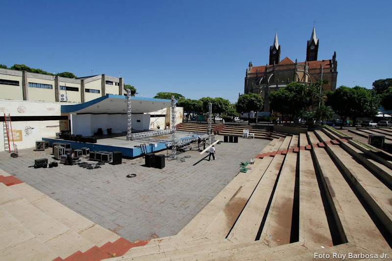 Fotos de Circuito SESC de Artes 2010 - Votuporanga. Foto numero 3. Fotografia (fotografias) de Ruy Barbosa Jr. que faz fotos de casamento, 15 anos, fotos de produtos, fotografia publicitária e fotos de eventos em geral em São José do Rio Preto e outras cidades do estado de São Paulo. votuporanga com barbosa foto 2010 br circuito sp fotos casamento fotografos são josé do rio preto fotografo festa sao jose 15 anos para publicidade profissionais bodas