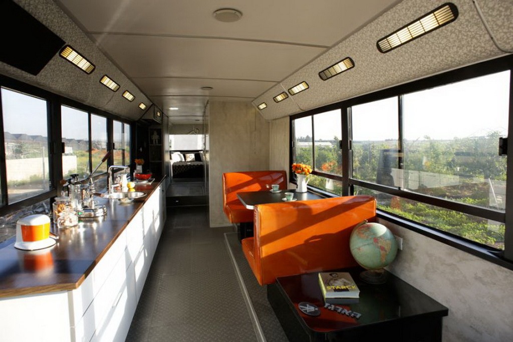 [Bus-Turned-Into-Home-5%255B2%255D.jpg]