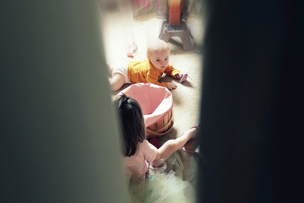[peeking%255B4%255D.jpg]