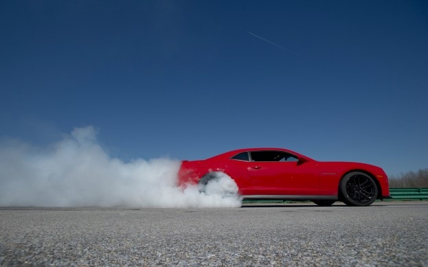 [2012-Chevrolet-Camaro-ZL1-burnout-623x389%255B2%255D.jpg]