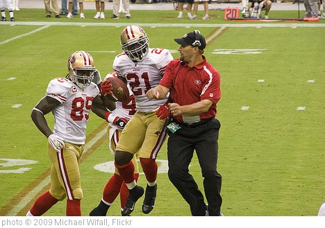 'San Francisco 49ers at Arizona Cardinals, September 13, 2009' photo (c) 2009, Michael Wifall - license: http://creativecommons.org/licenses/by-sa/2.0/