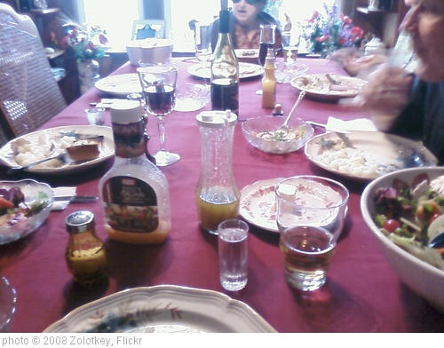 'Dinner Table' photo (c) 2008, Zolotkey - license: http://creativecommons.org/licenses/by-nd/2.0/