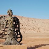 Flaming mountains - statue princess et montagne