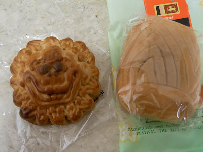 左營で買ってきたおまんじゅう。これがなかなか美味しかった。