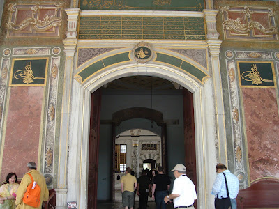 Day 4: And our group makes their grand entrance to Topkapi Palace!