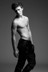 Alex Annand-012