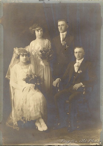 Wedding Shoes on Style Of The 1920   S  It Looks Like She Has Her Dancing Shoes On Too