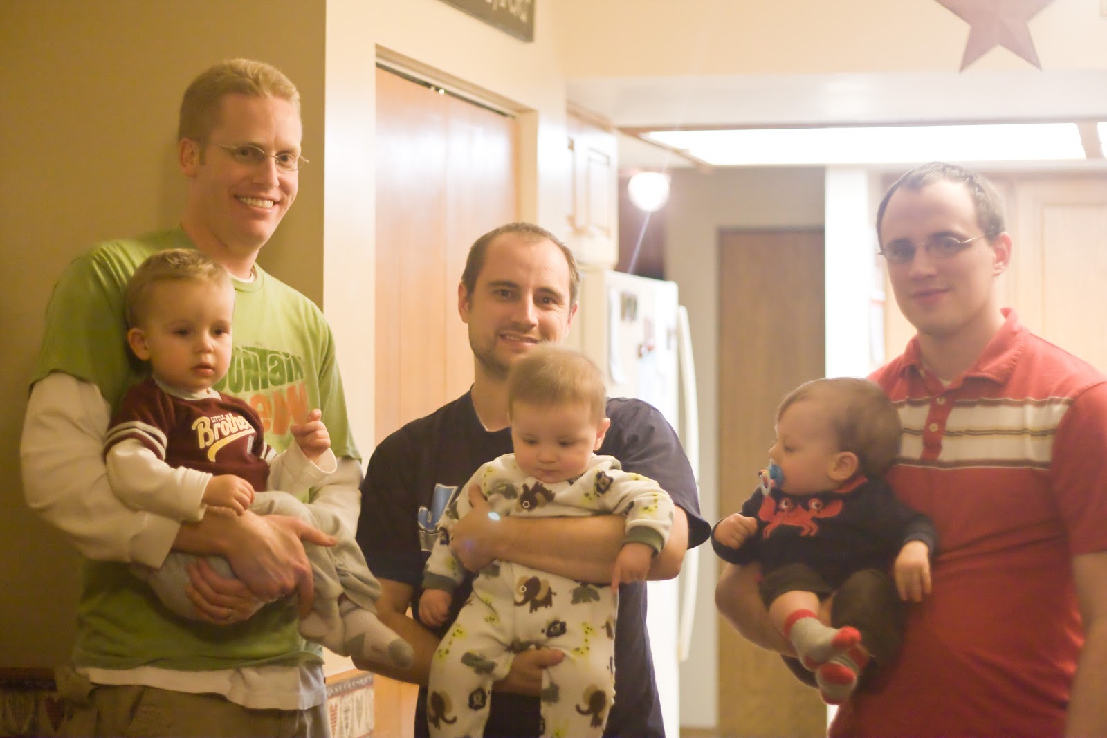 [12%252026%252012_dan%2520jason%2520jack%2520w%2520their%2520baby%2520boys%255B4%255D.jpg]