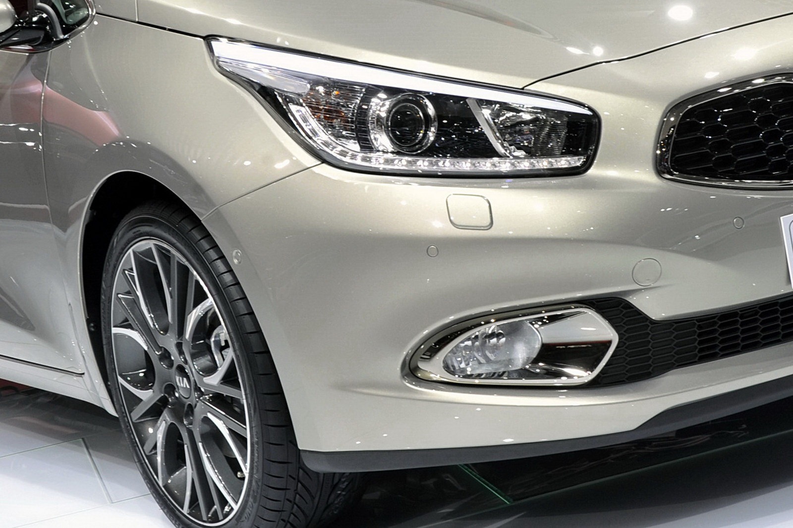 [2012-Kia-Ceed-Wagon-7%255B2%255D.jpg]