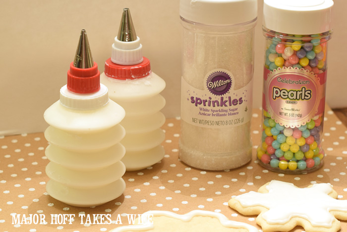 Supplies needed to ice Christmas Sugar Cookies. Christmas Snowflake Sugar Cookies : How to make icing and decorate. A wonderful step by step tutorial on how to make icing. You won't believe how easy it is to make! One of your favorite Christmas Cookie recipes will look stunning and elegant and truly worthy of gift giving! Because who doesn't love sugar cookies? Part of the Holidays Made Easy blog series. #HolidaysMadeEasy Supplies needed to ice Christmas Sugar Cookies. Christmas Snowflake Sugar Cookies : How to make icing and decorate. A wonderful step by step tutorial on how to make icing. You won't believe how easy it is to make! One of your favorite Christmas Cookie recipes will look stunning and elegant and truly worthy of gift giving! Because who doesn't love sugar cookies? Part of the Holidays Made Easy blog series. #HolidaysMadeEasy