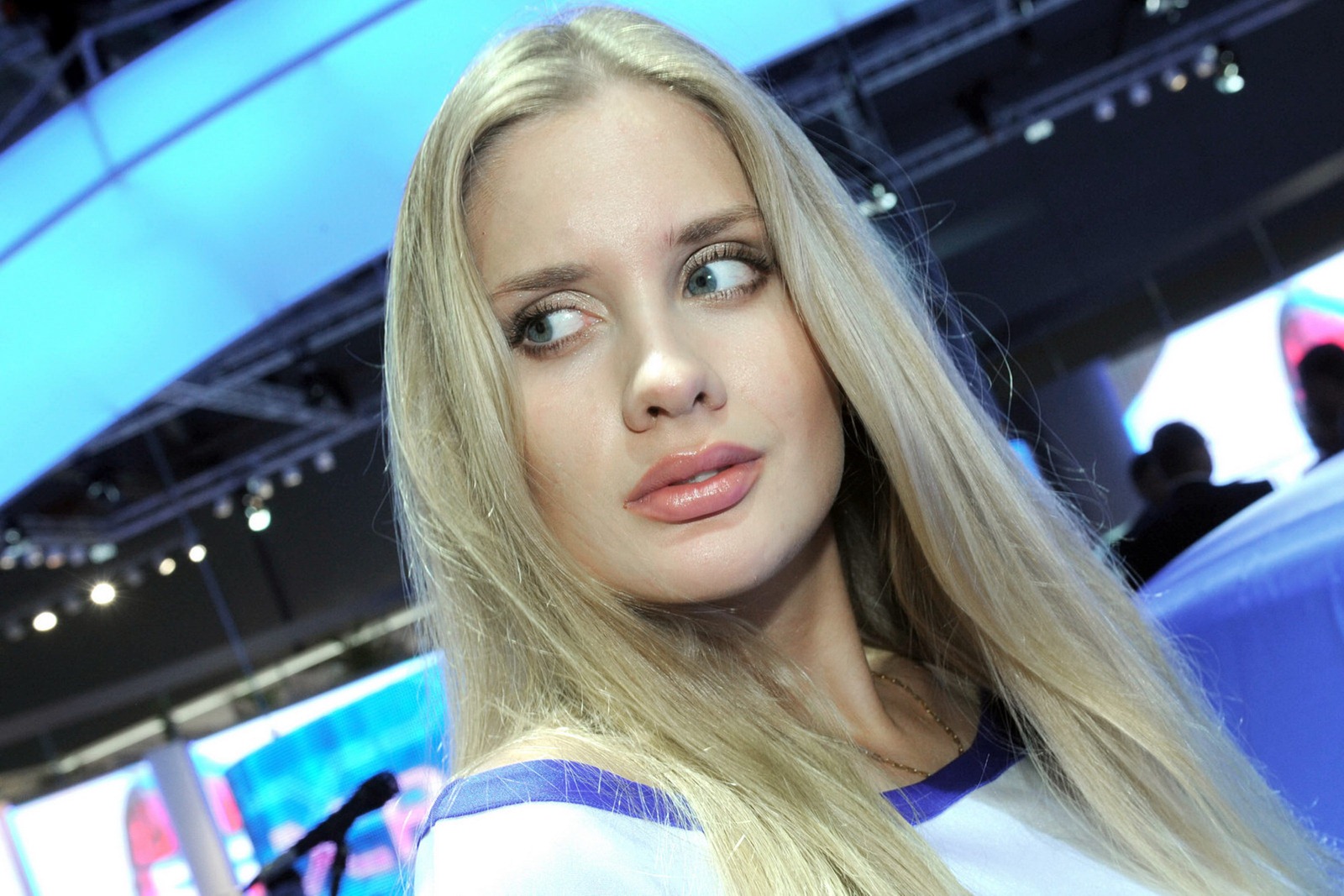 [2012-Moscow-Salon-Girls-122.jpg]