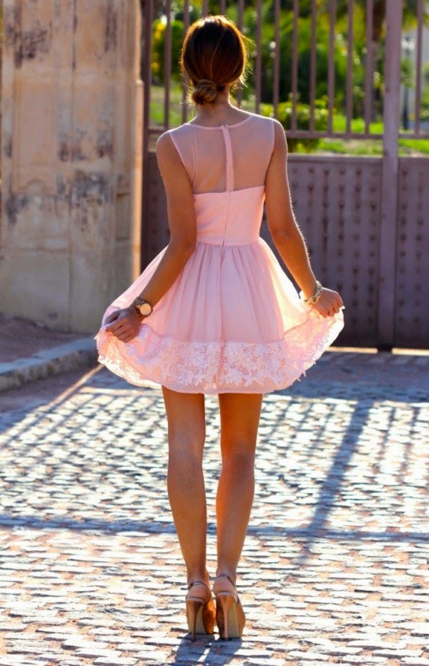 The girls in their summer dresses analytical essay