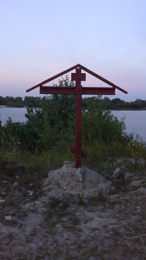 Крест на набережной