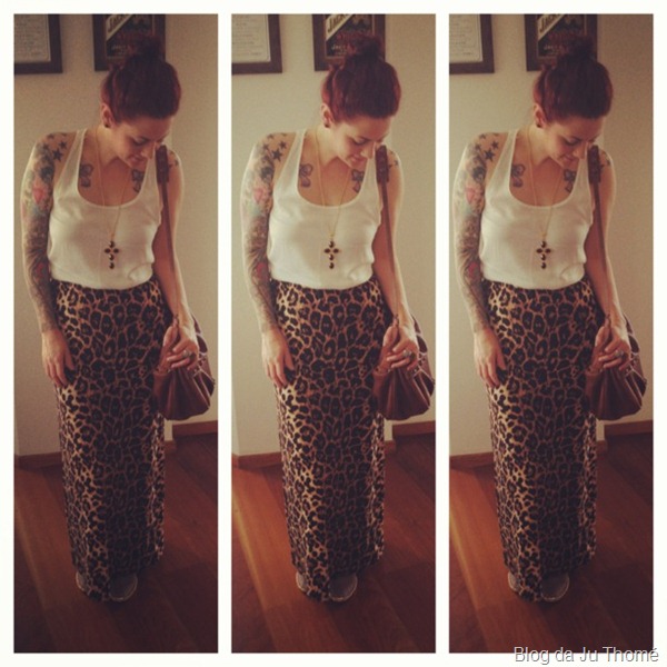 look saia longa animal print, blusa branca e colar crucifixo (3) look saia longa animal print, blusa branca e colar crucifixo (3)