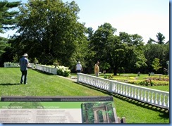 6832 Quebec - Gatineau Park - Mackenzie King Estate - Jim, Anne & Bill in the Moorside Gardens 6832 Quebec - Gatineau Park - Mackenzie King Estate - Jim, Anne & Bill in the Moorside Gardens