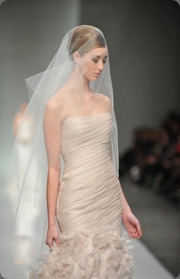wedding dress 228299_10150188197067989_340968_n ramona keveza